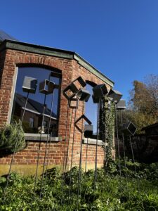 nichoirs en cours de montage