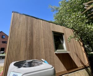 arrière de la pool house Bardage ayous