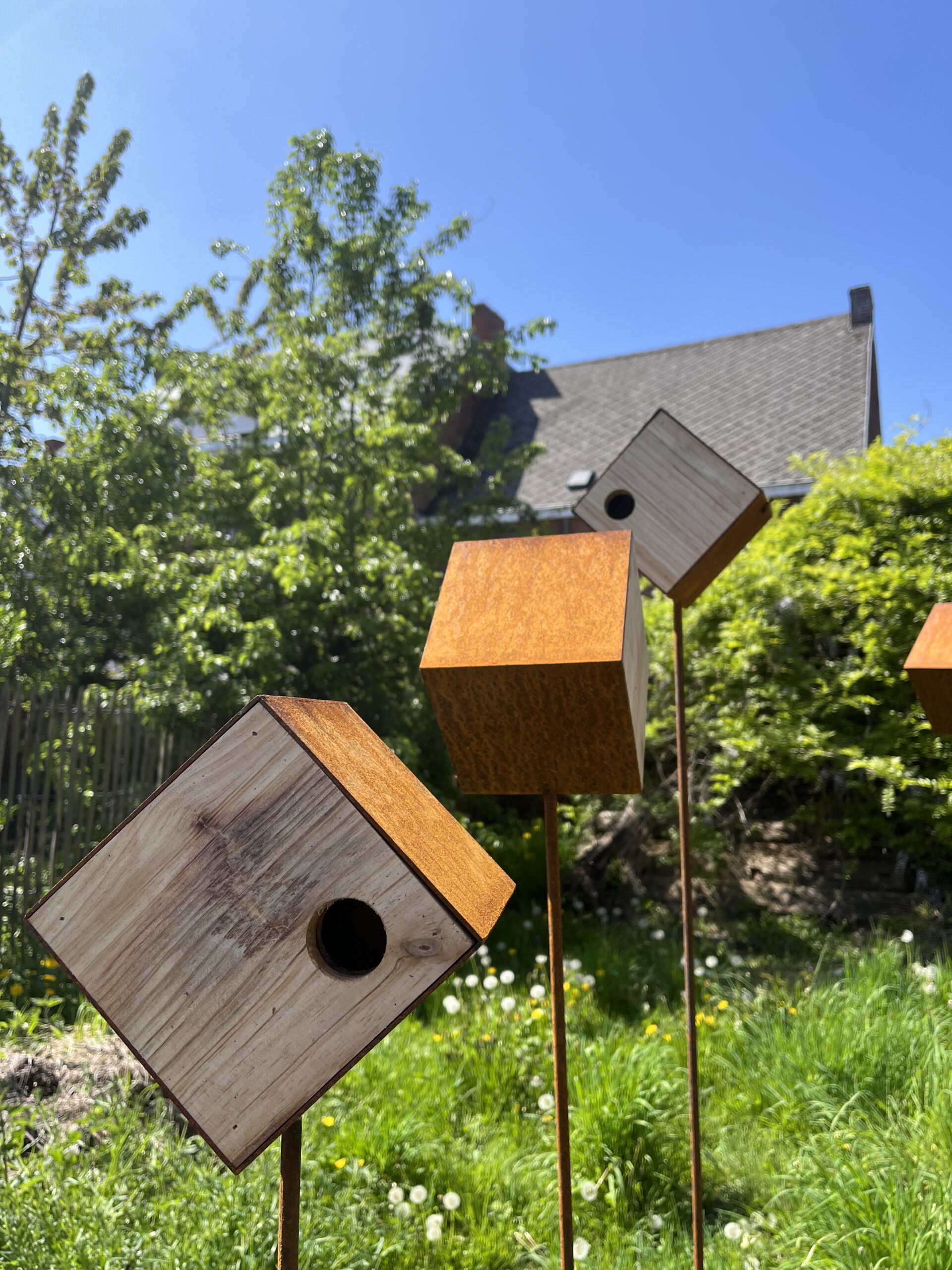 Nichoirs en corten de différentes tailles