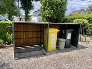 Range buches et rangement conteneurs poubelles