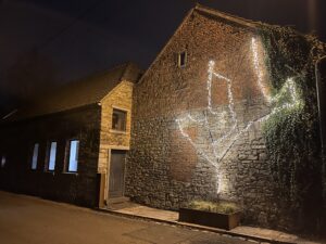 L'arbre et sa guirlande de Noel