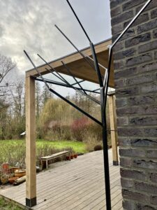 sculpture d'arbre en acier