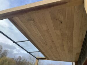 Plafond de terrasse en chene massif